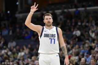 对年轻球员 对年轻球员